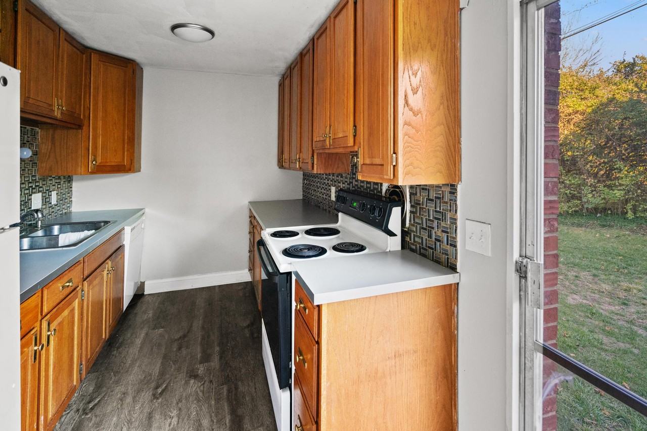 1556 Meredith Dr #6 - Photo 2 of 10