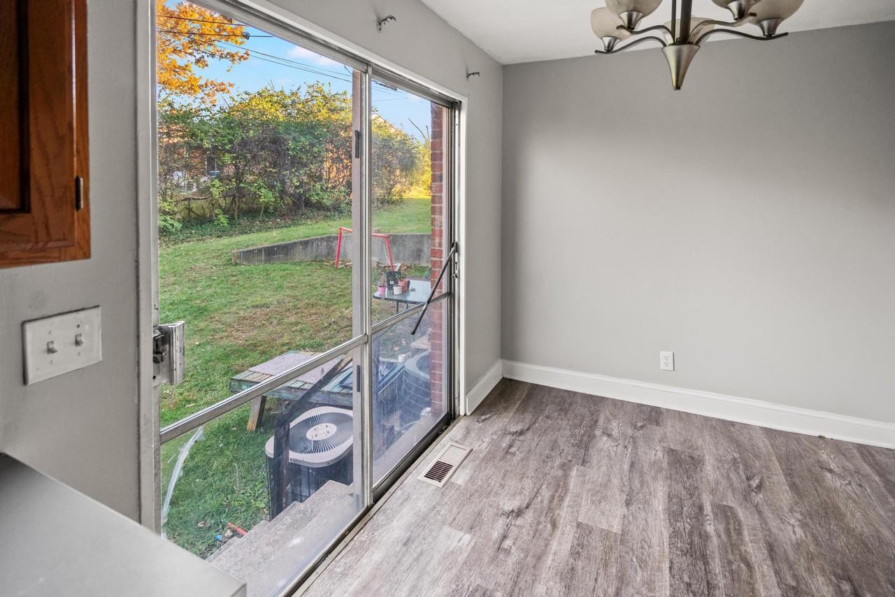 1556 Meredith Dr #6 - Photo 3 of 10