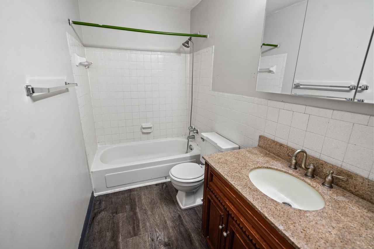 1556 Meredith Dr #6 - Photo 4 of 10