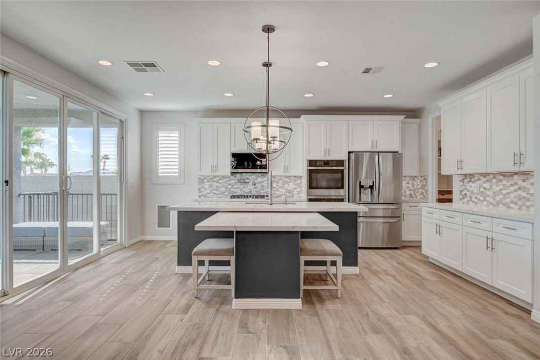 1505 Carlsbad St - Photo 2 of 50