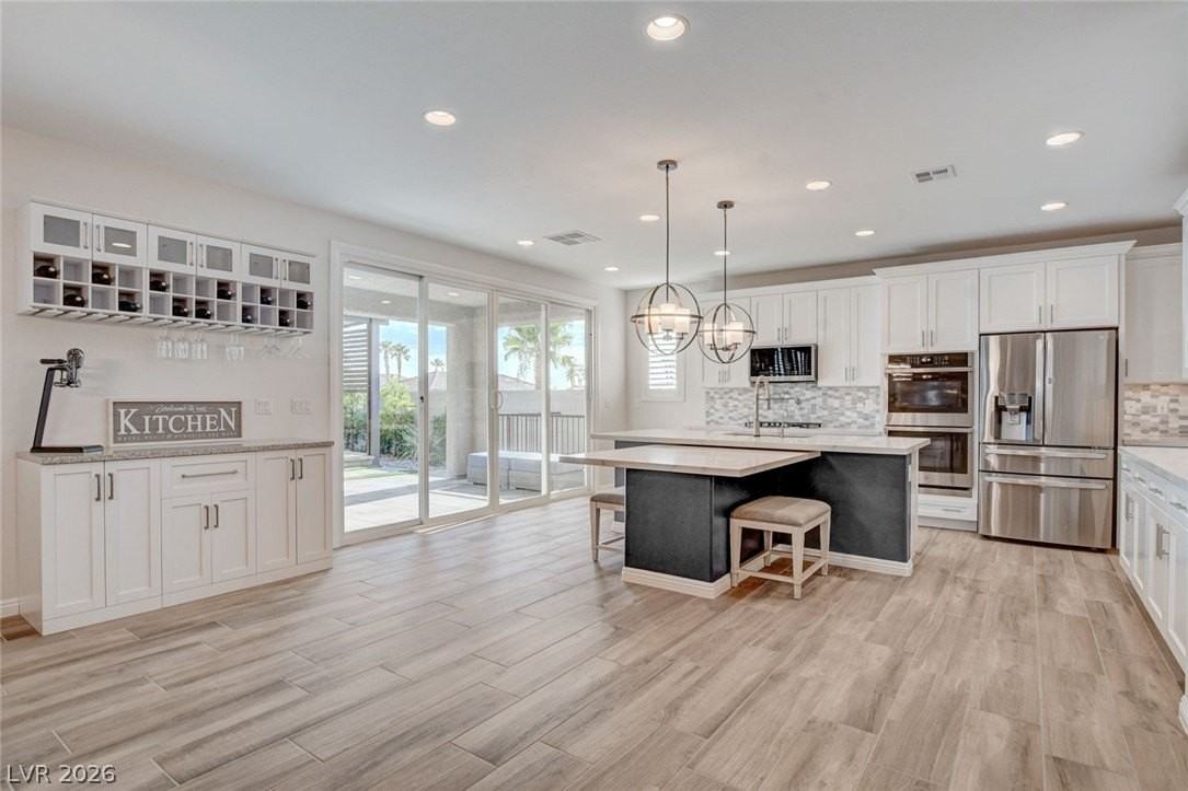 1505 Carlsbad St - Photo 3 of 50