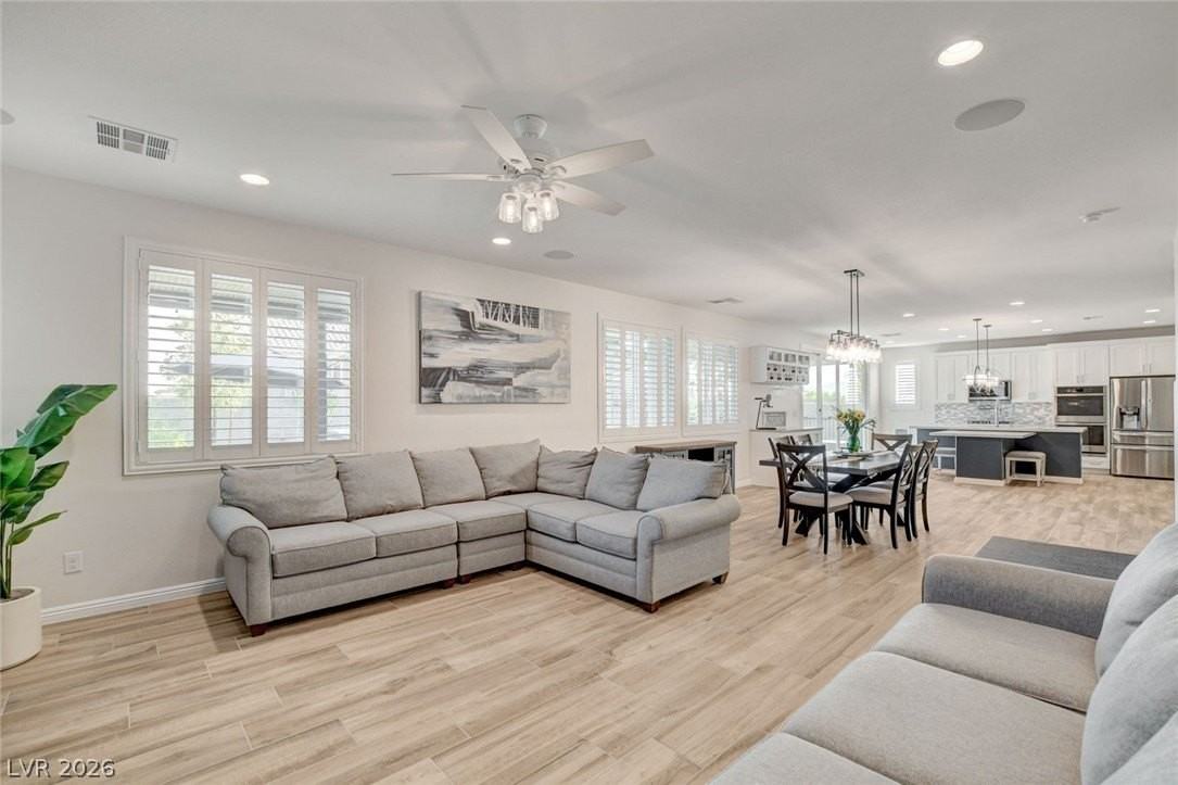 1505 Carlsbad St - Photo 5 of 50