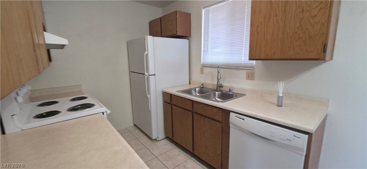 3000 E Mcgraw Rd #B - Photo 5 of 16