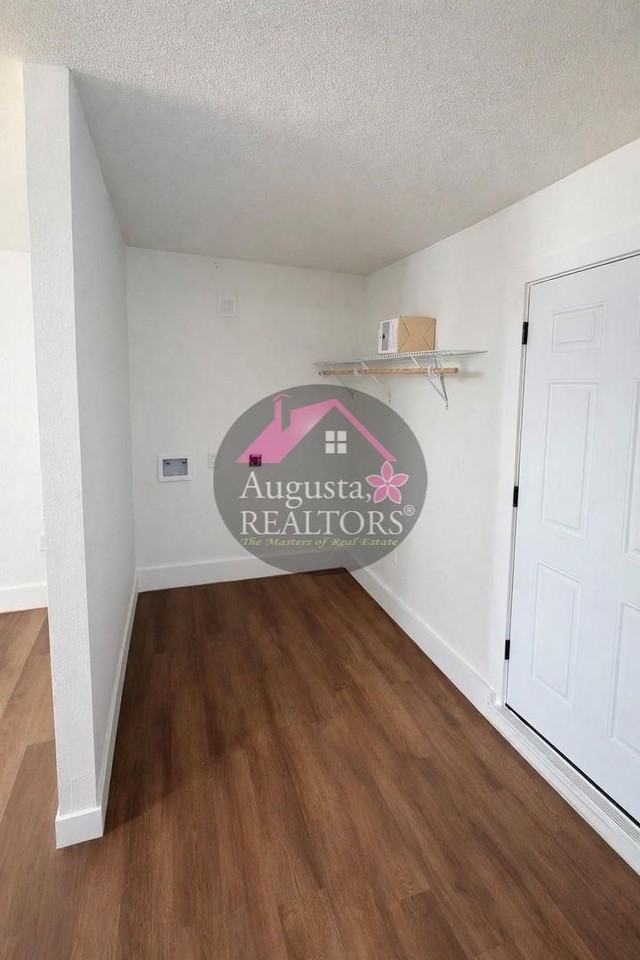 5410 Laguna Dr - Photo 3 of 11