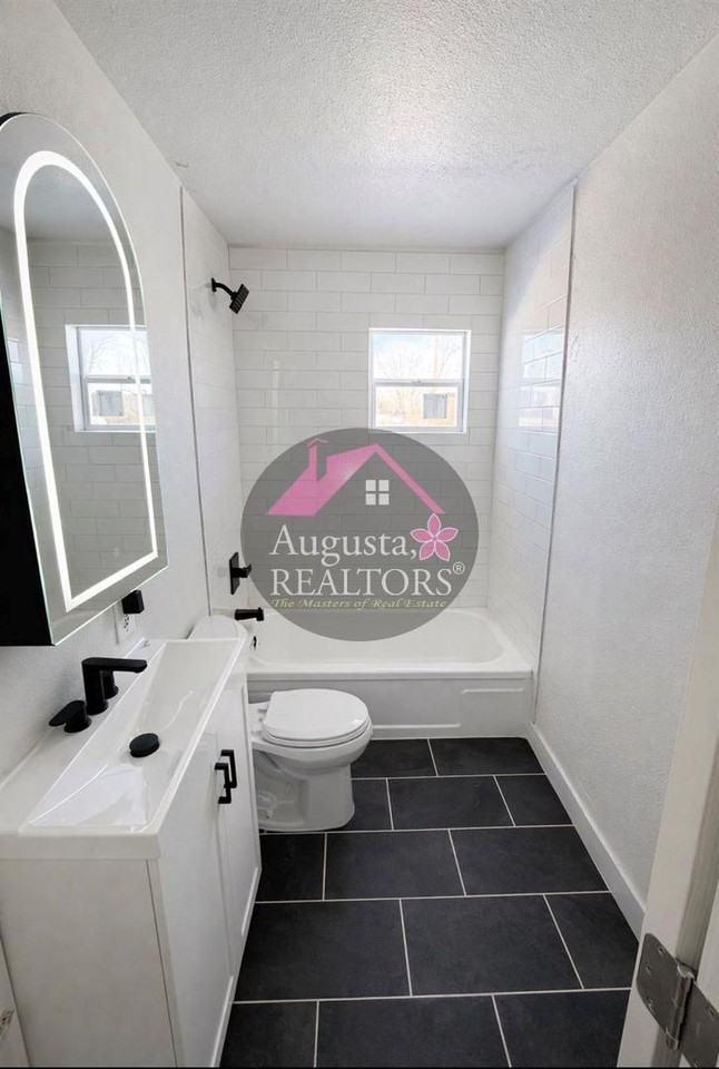 5410 Laguna Dr - Photo 4 of 11