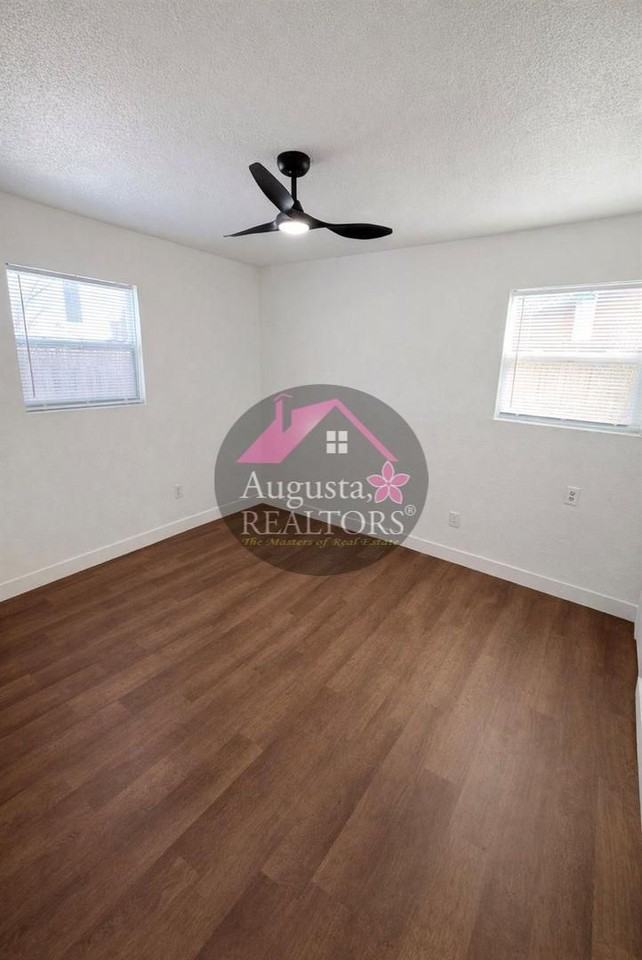 5410 Laguna Dr - Photo 5 of 11