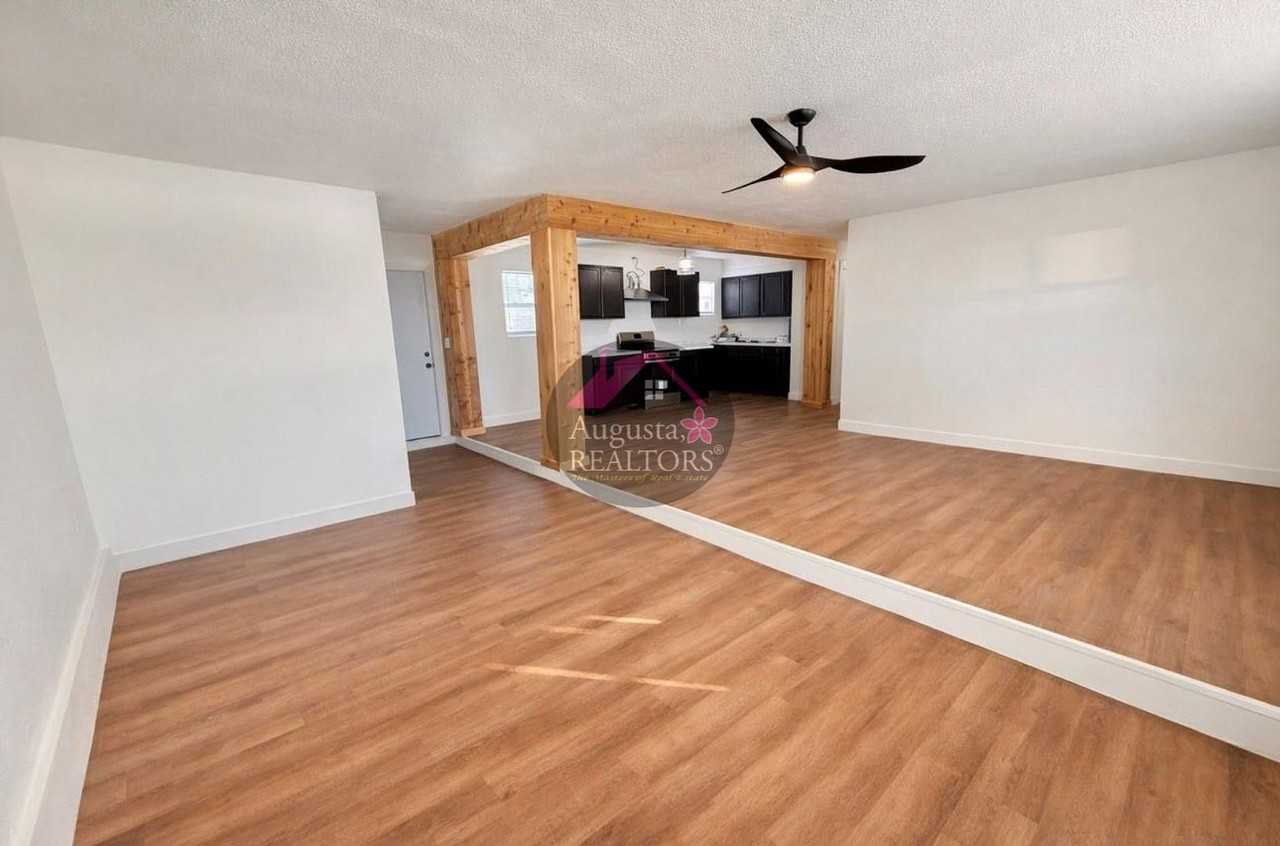 5410 Laguna Dr - Photo 7 of 11