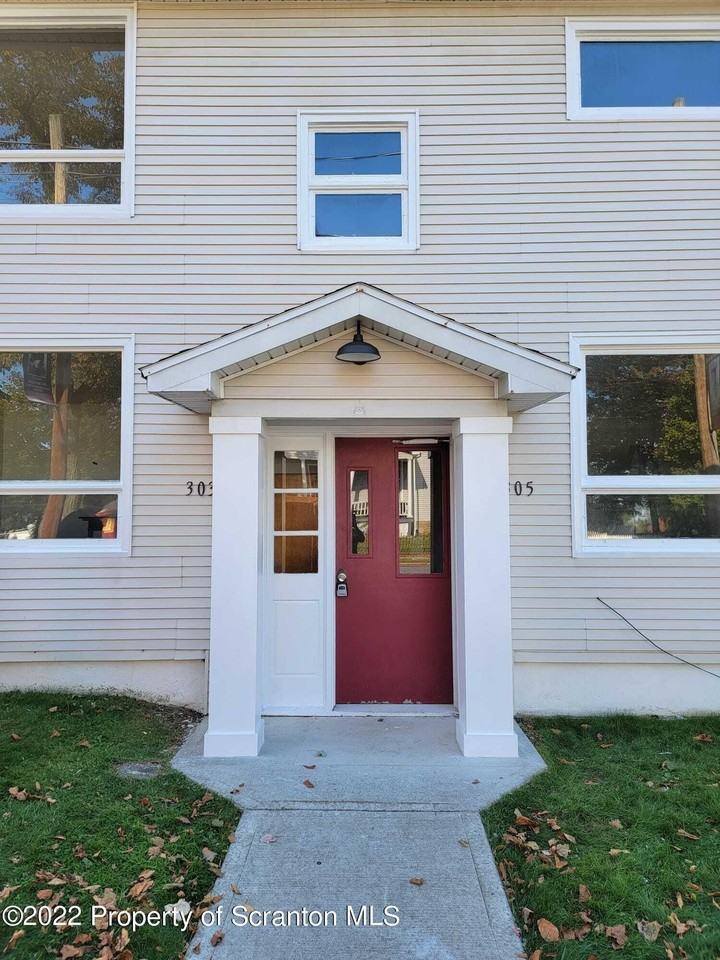 303 W Drinker St - Photo 2 of 36