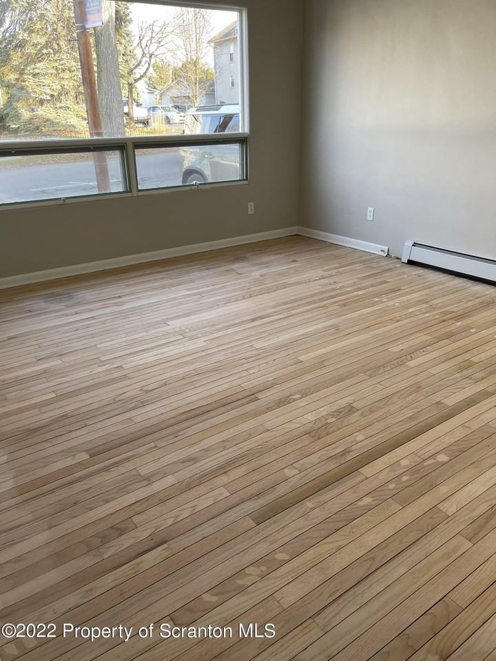 303 W Drinker St - Photo 6 of 36