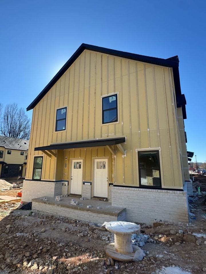 Midtown Landing - Photo 5 of 39