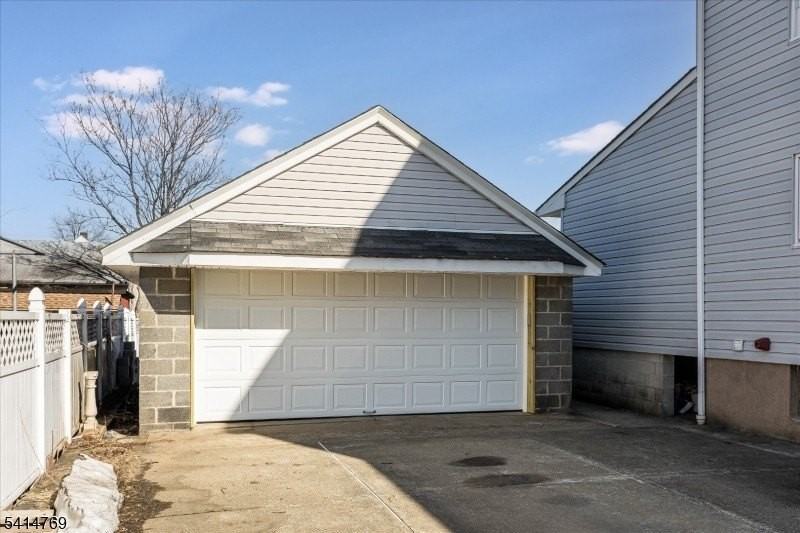 182 Pierre Ave - Photo 2 of 15