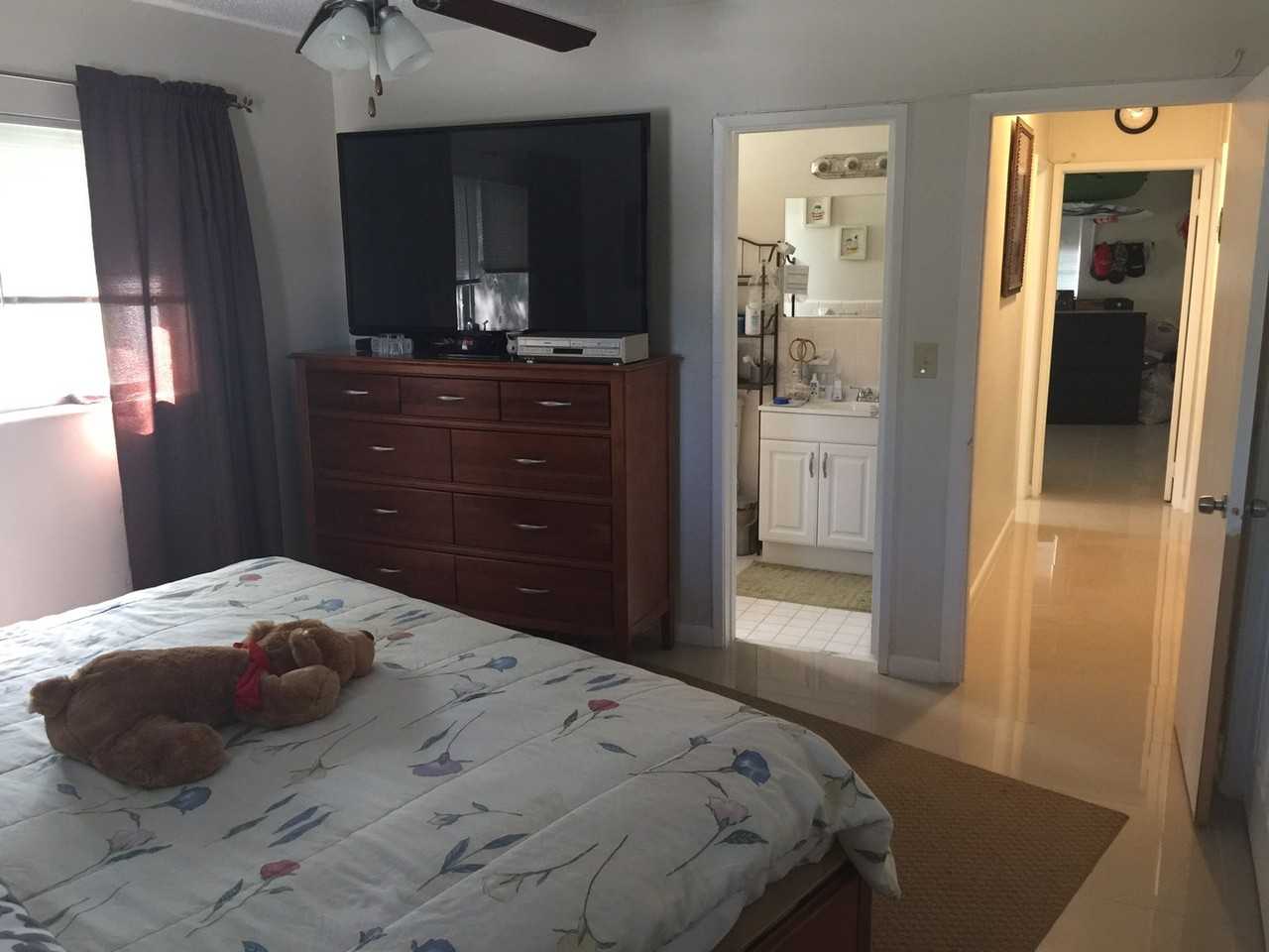 1017 Se 22nd Ave #105 - Photo 3 of 3