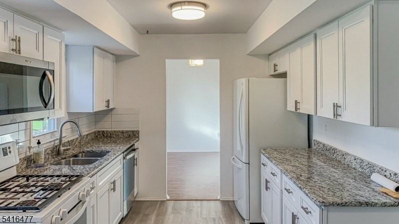 247 Fairfield Ln - Photo 2 of 17