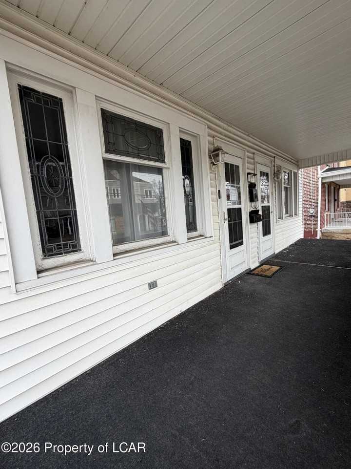 610 S Hanover St - Photo 2 of 21