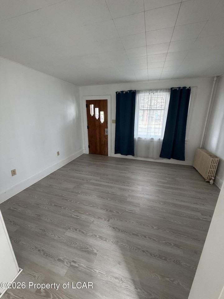 610 S Hanover St - Photo 3 of 21