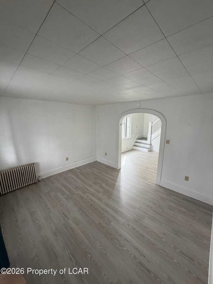 610 S Hanover St - Photo 4 of 21