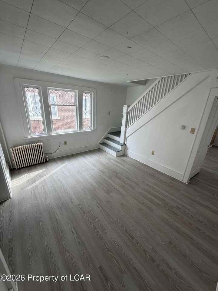 610 S Hanover St - Photo 5 of 21