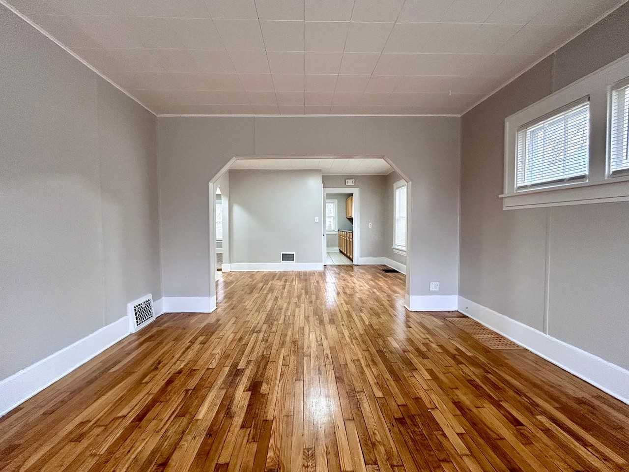 2174 Continental St - Photo 3 of 33