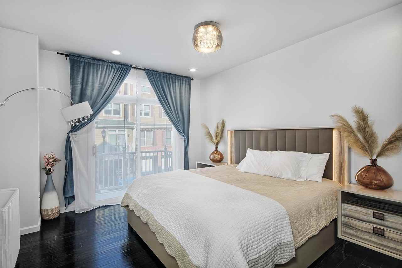 395 Kingston Ct - Photo 7 of 24