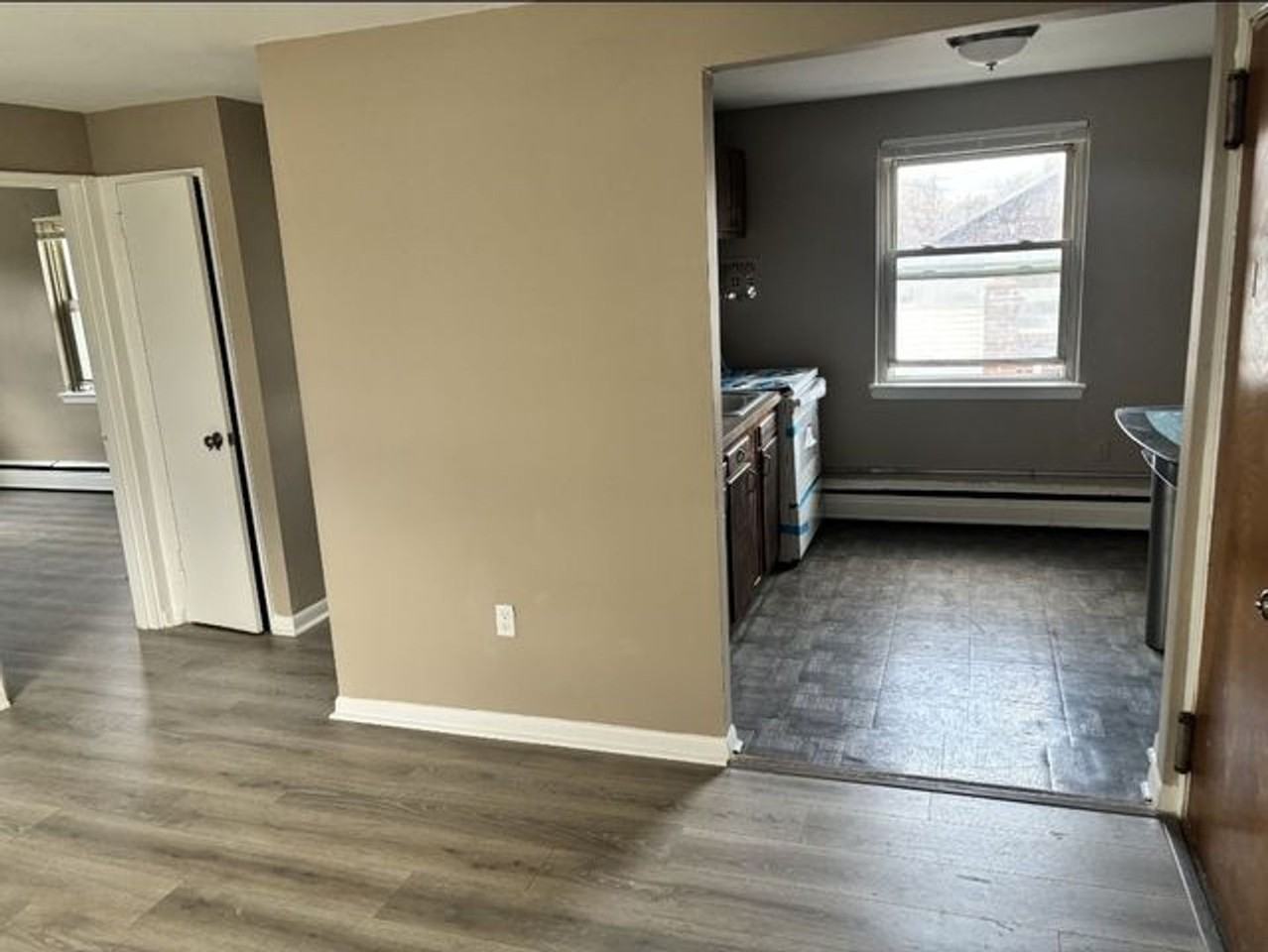 4713 Penn St - Photo 2 of 8