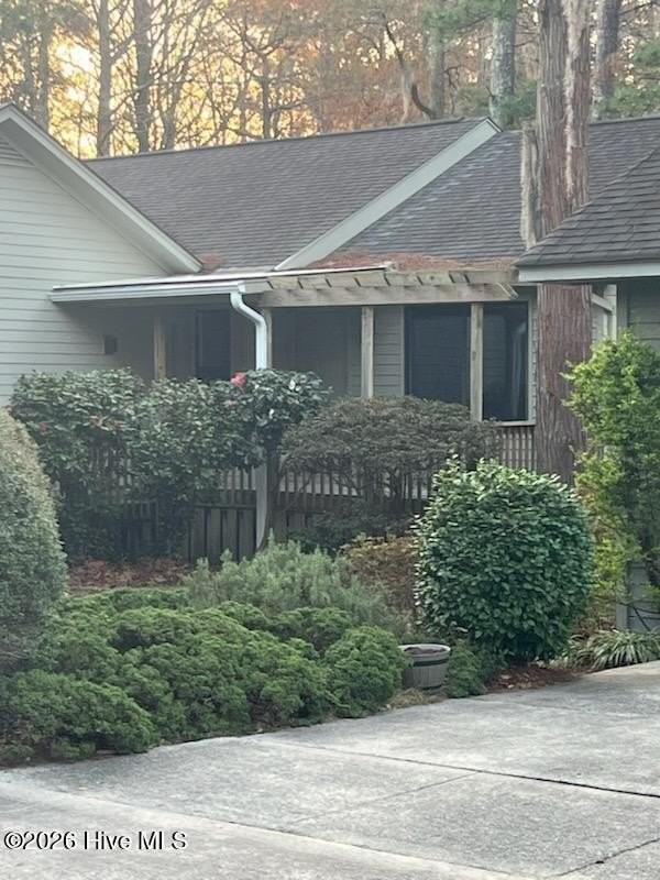 4405 Windtree Rd - Photo 2 of 15