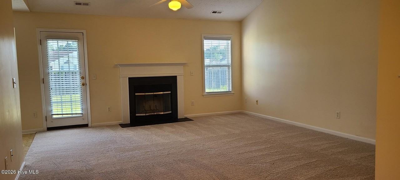 1883 Neese Cir Ne - Photo 3 of 14