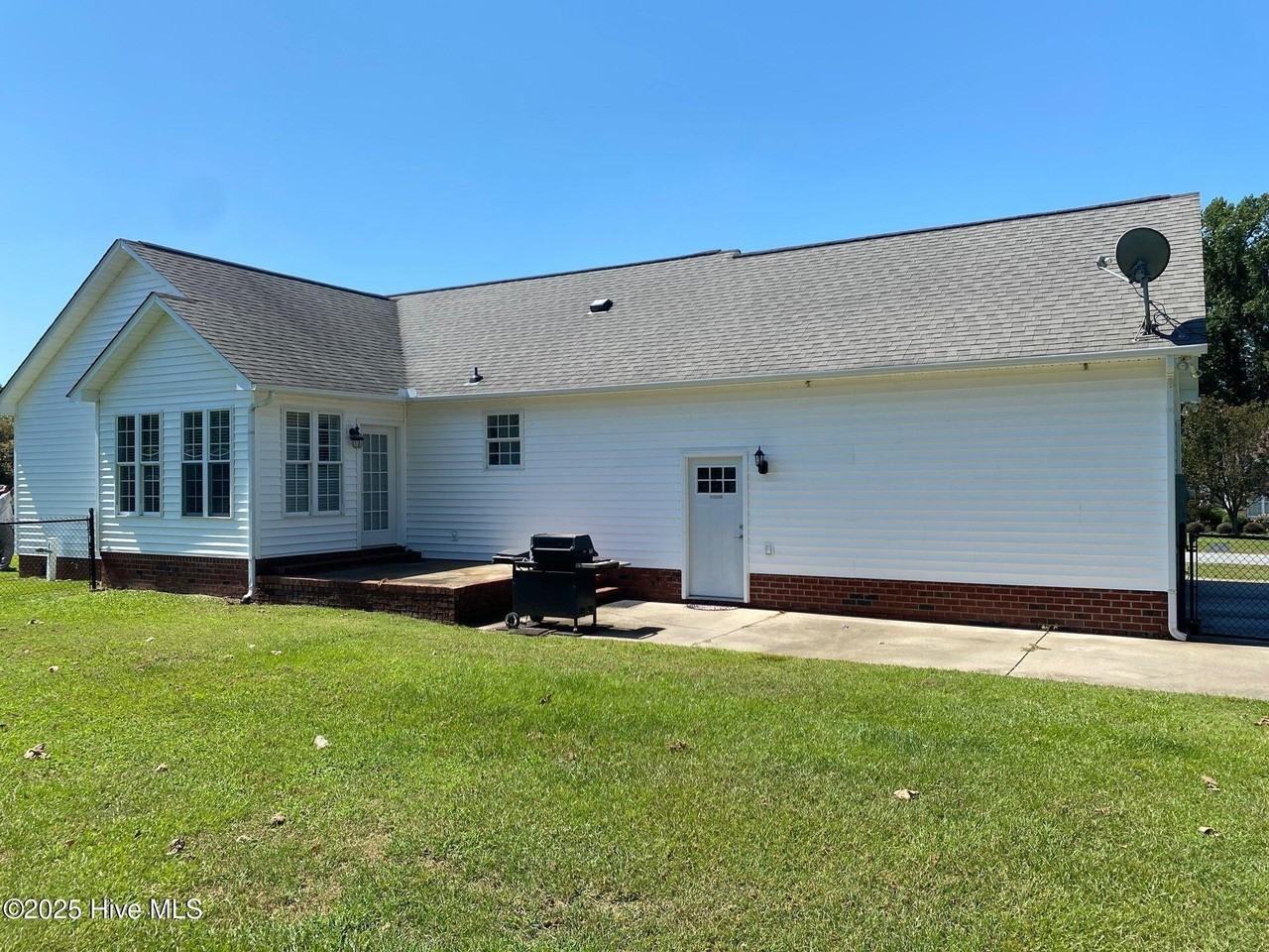 1149 Stone Creek Dr - Photo 3 of 23