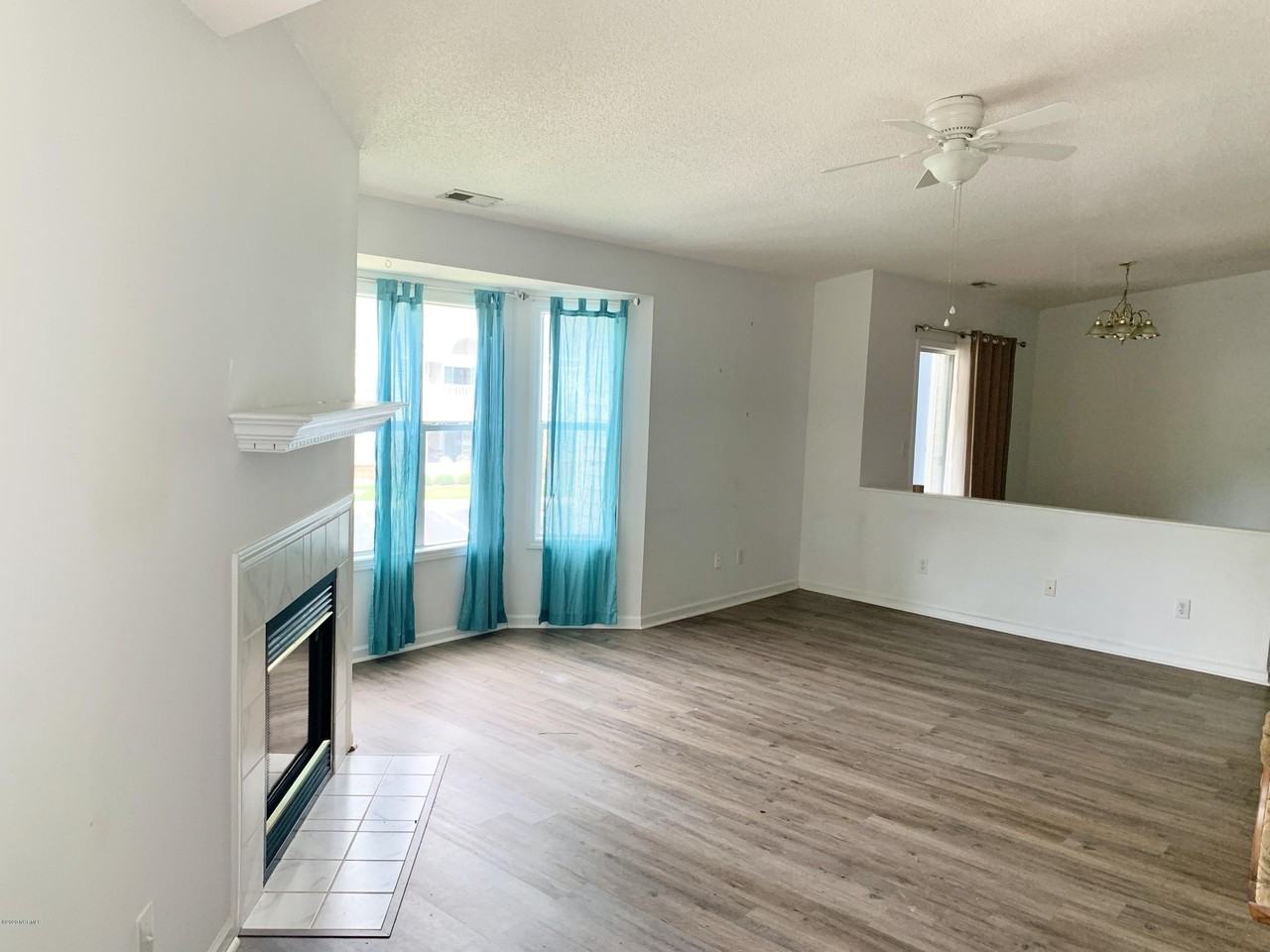 2591 Thackery Rd Apt E - Photo 3 of 10