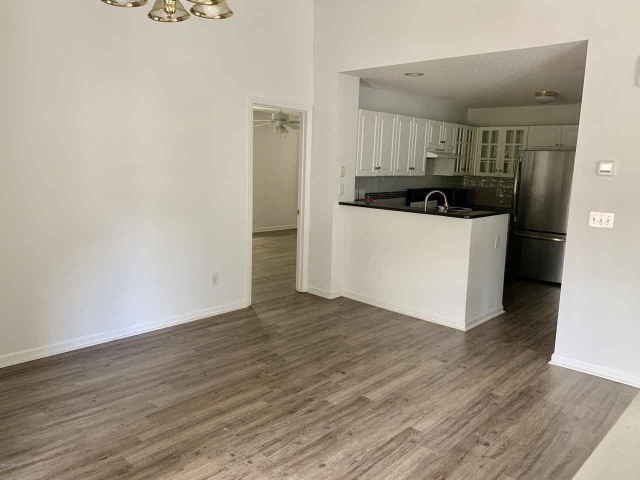 2591 Thackery Rd Apt E - Photo 4 of 10