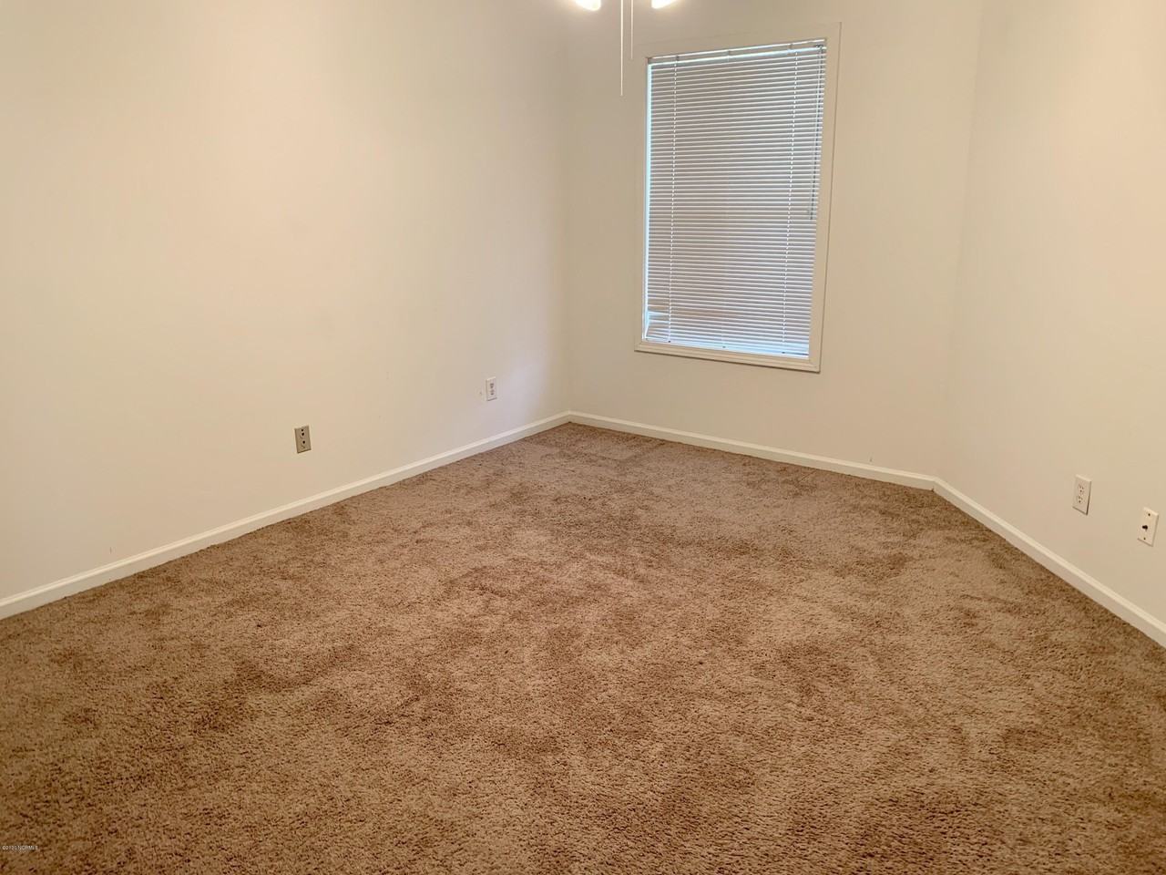 2591 Thackery Rd Apt E - Photo 6 of 10