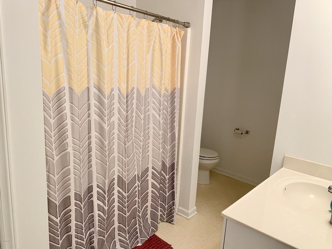 2591 Thackery Rd Apt E - Photo 7 of 10