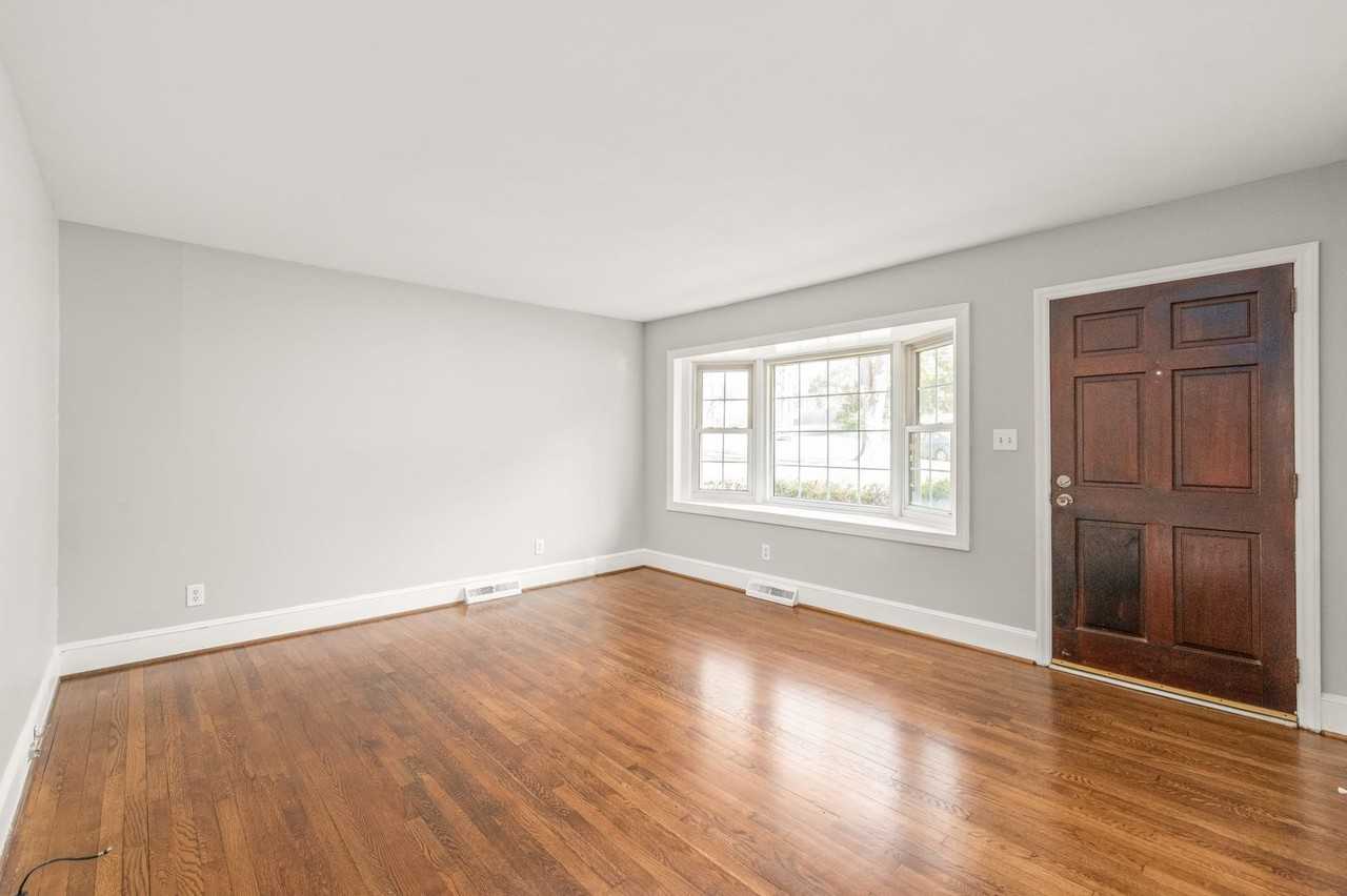 4914 Kistler Ave - Photo 4 of 29