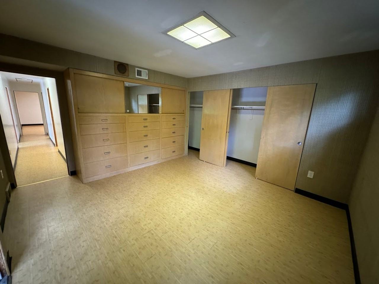 5300 5th Ave - Photo 4 of 24