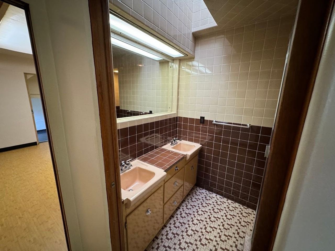 5300 5th Ave - Photo 7 of 24