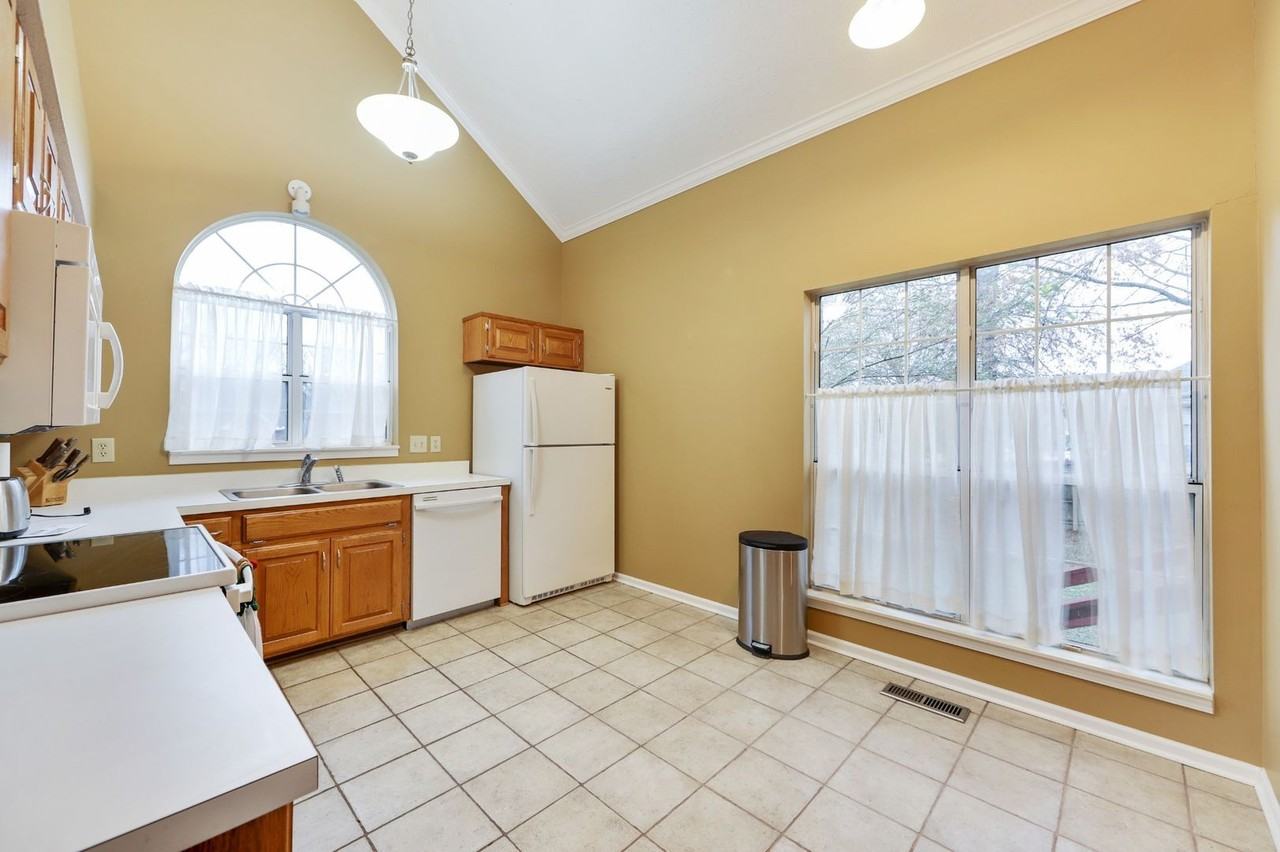 2301 Brookstone Ct - Photo 5 of 16