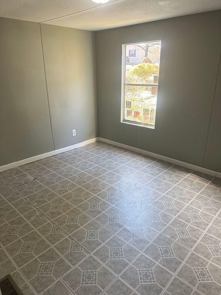 61 Daniel Dr - Photo 5 of 11