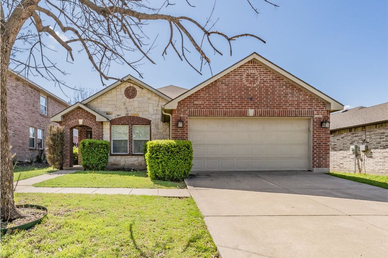 1812 Foxfield - Photo 2 of 37