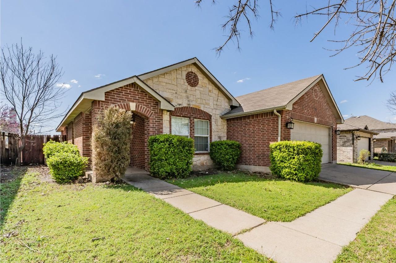 1812 Foxfield - Photo 3 of 37