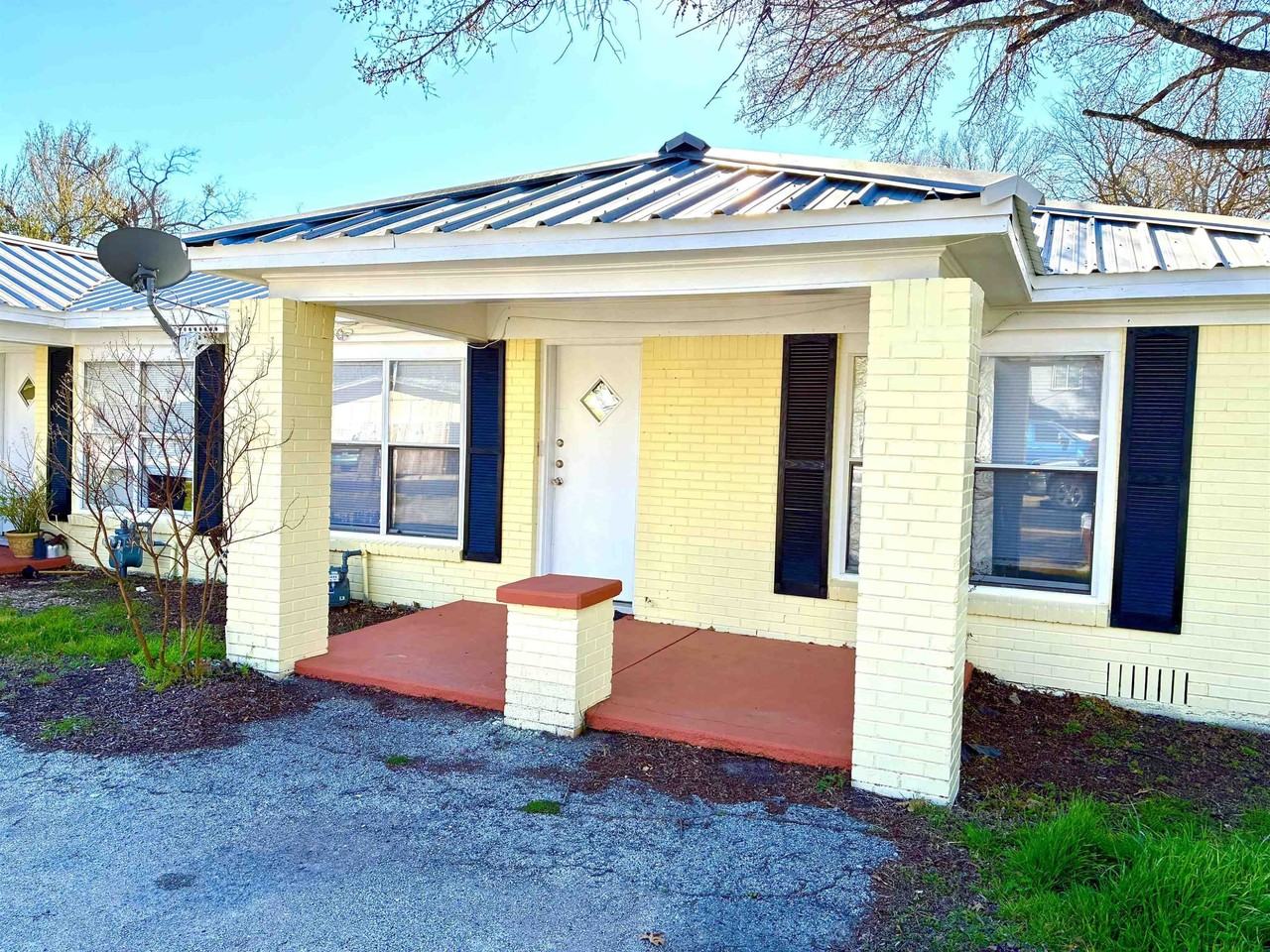 800 S Vandeveer St - Photo 2 of 27