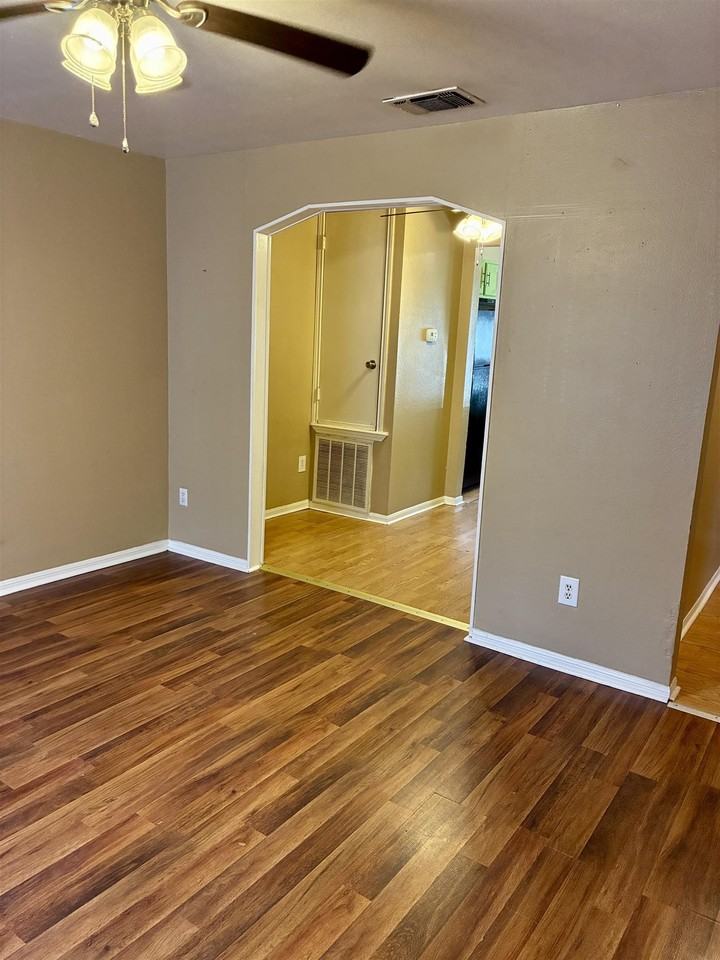 800 S Vandeveer St - Photo 7 of 27