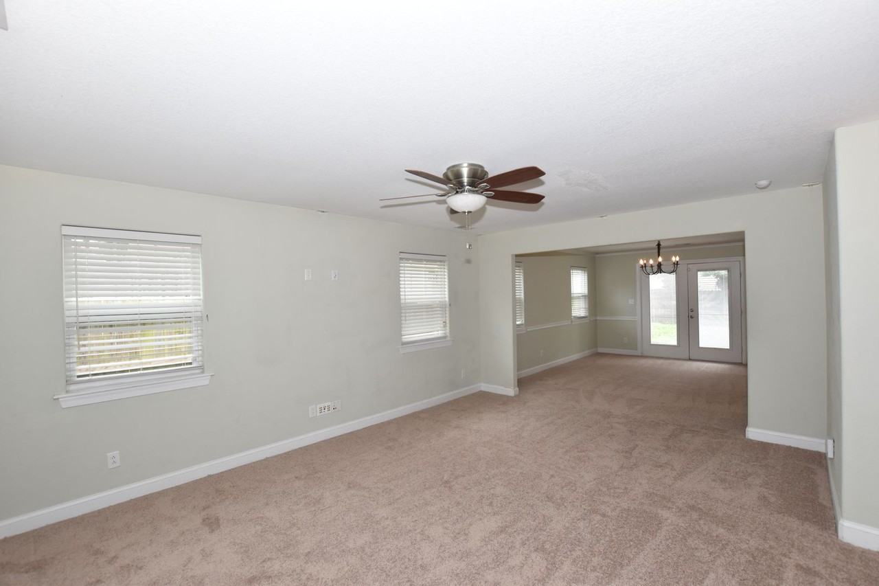 4923 Krick St - Photo 6 of 50