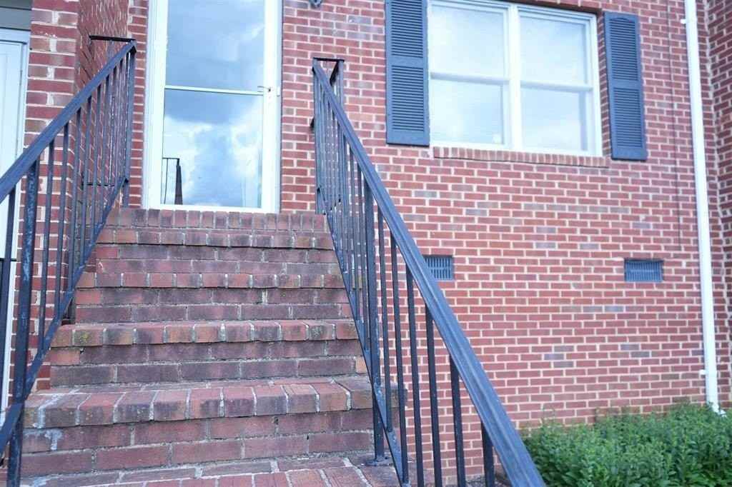 832 Vine St - Photo 3 of 38