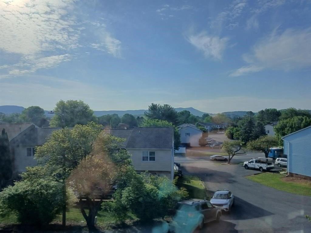 832 Vine St - Photo 4 of 38