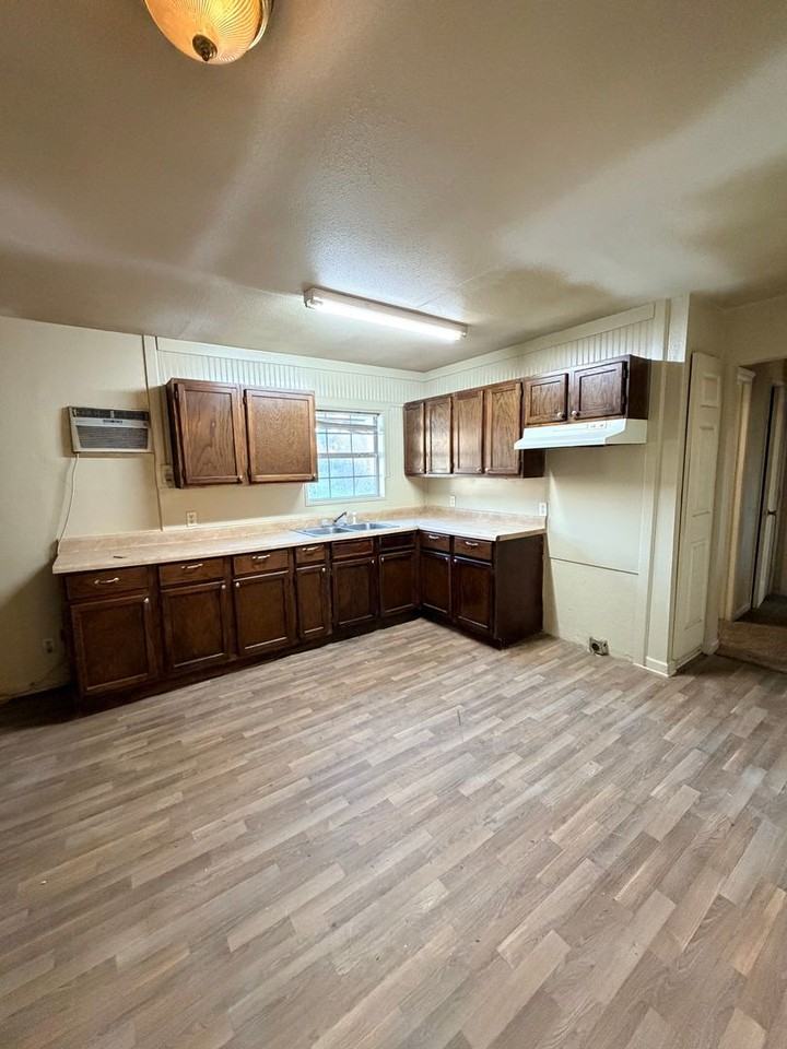 2720 Amherst St - Photo 3 of 9