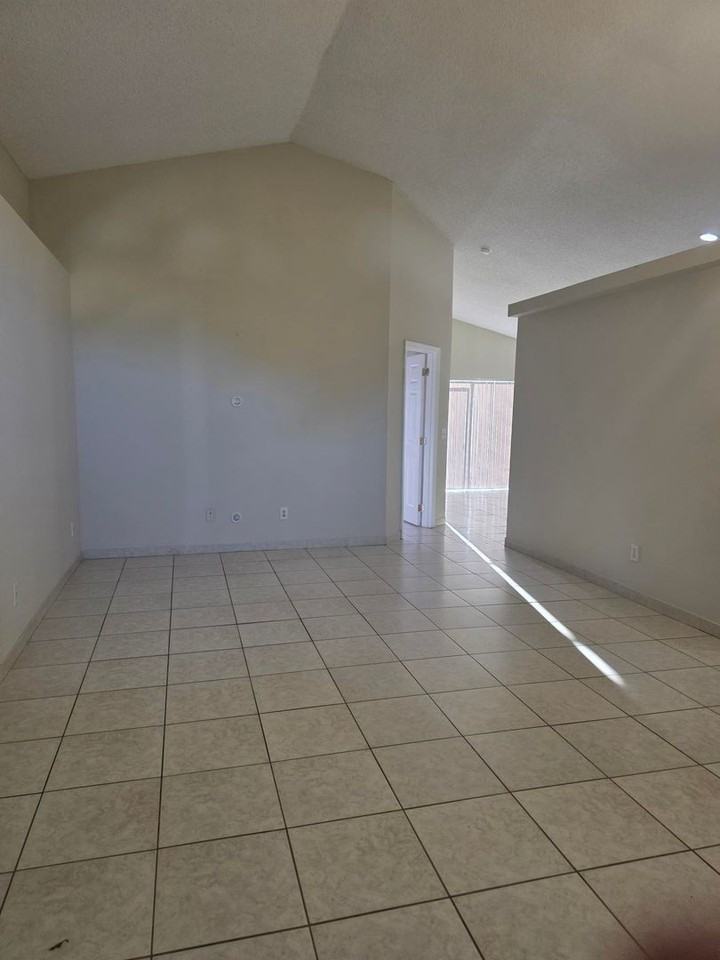 689 Cornwallis Dr - Photo 5 of 25