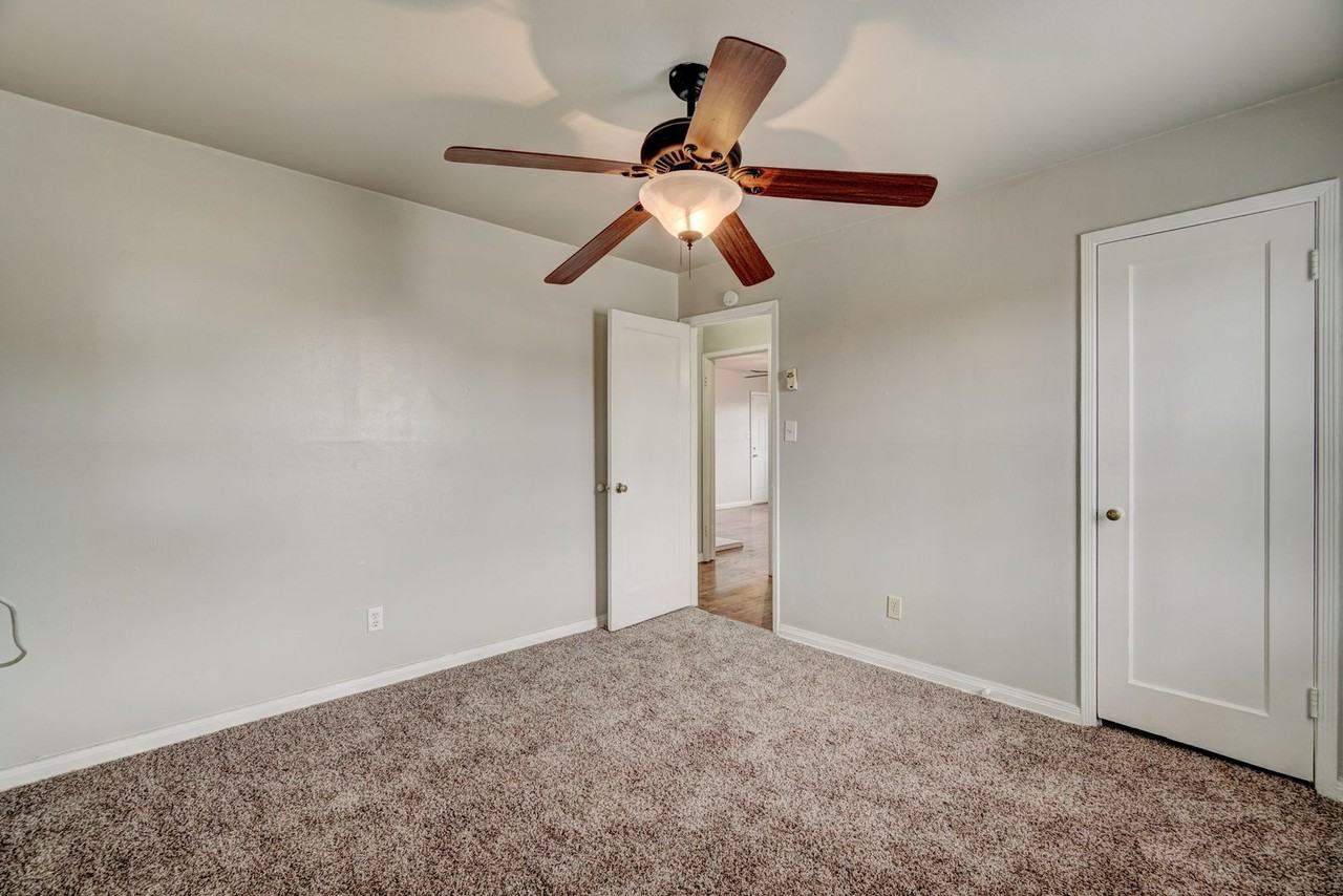 534 Monroney Dr - Photo 2 of 32