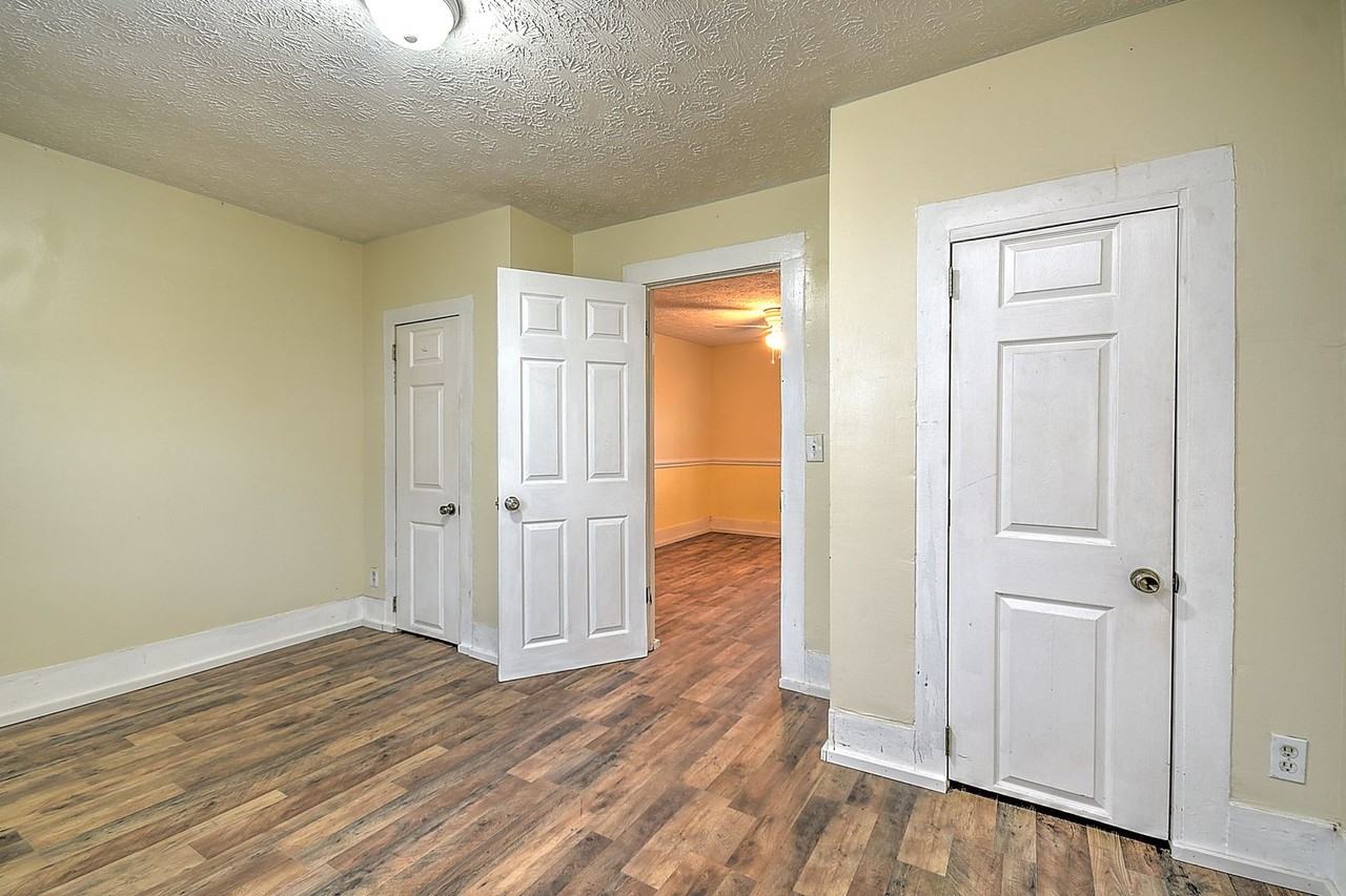 1017 Fairview Ave - Photo 7 of 26