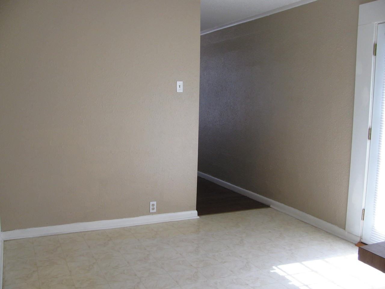 2704 Avenue V - Photo 3 of 8