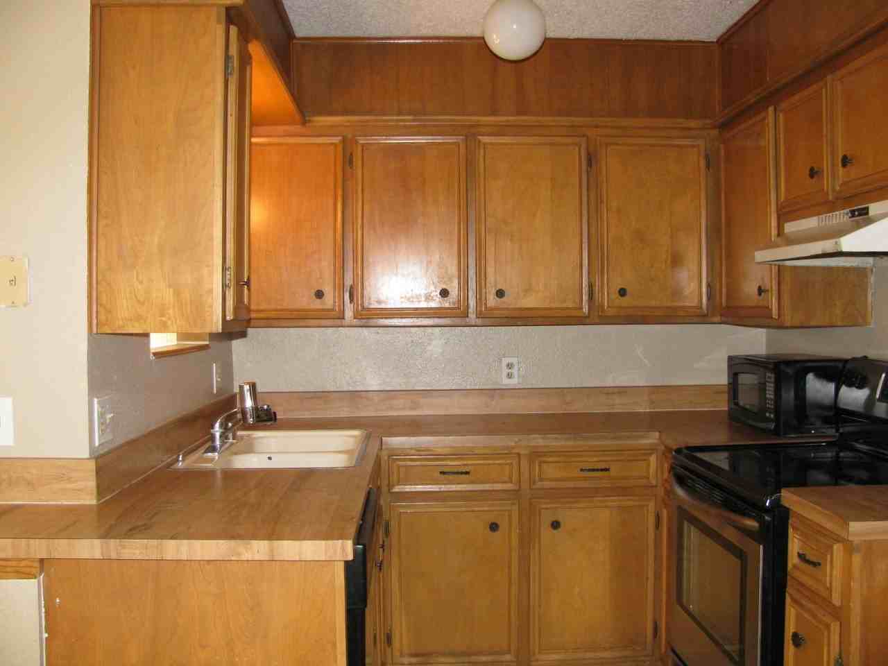 2704 Avenue V - Photo 4 of 8