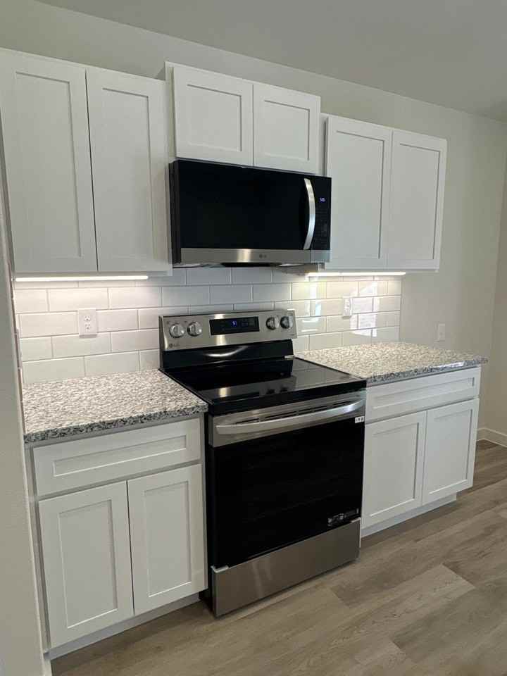 Aberdeen Ave - Photo 2 of 4